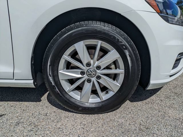 Used 2019 Volkswagen Golf S FWD image 11