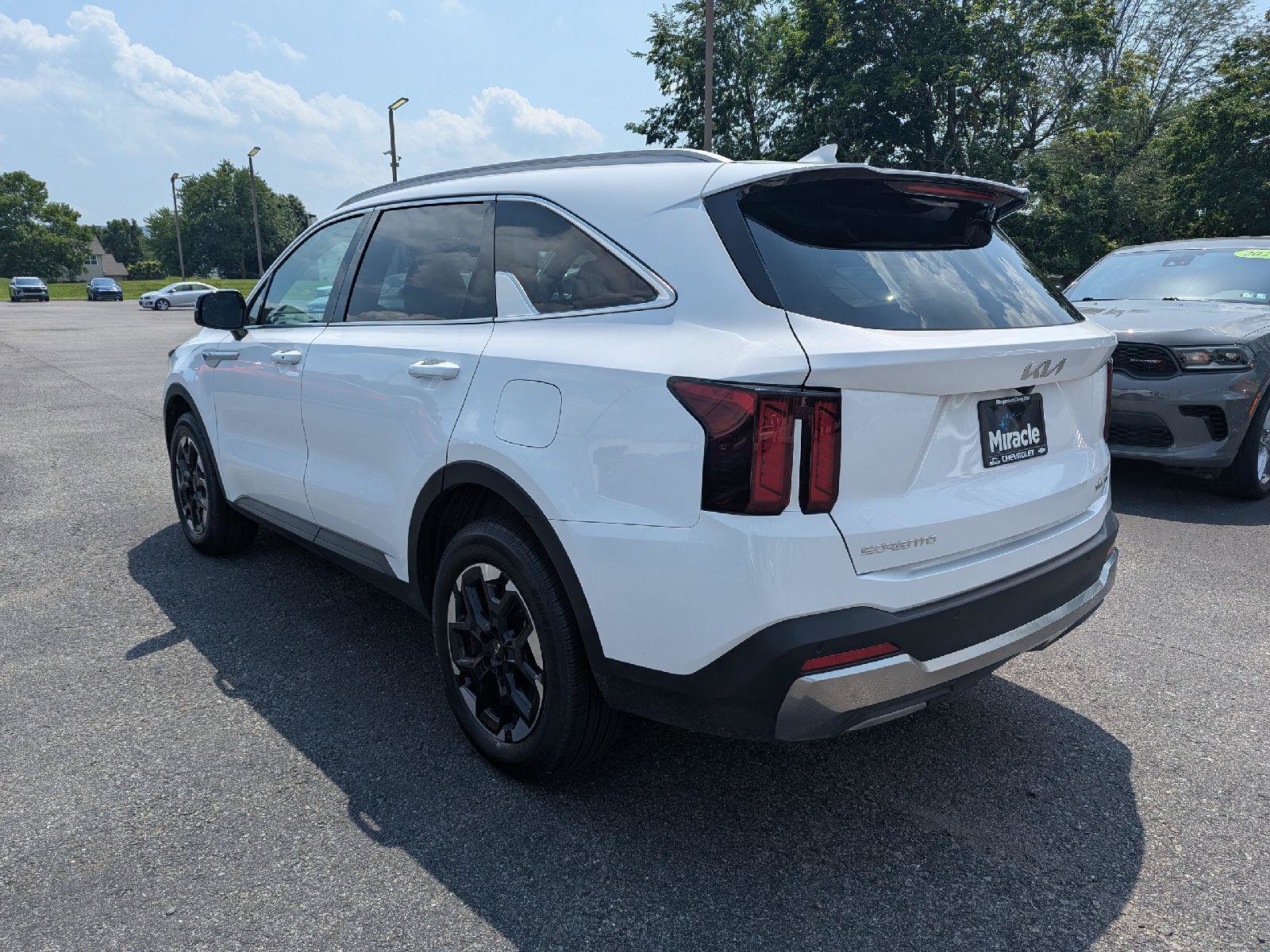 Used 2025 Kia Sorento S w/ Panoramic Sunroof Package AWD/4WD image 5