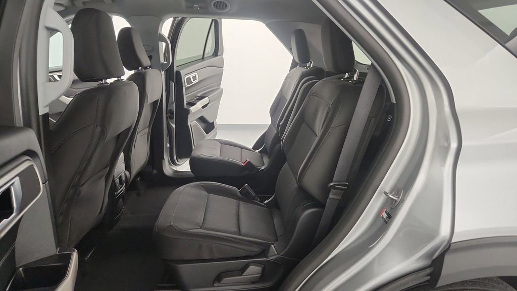 Used 2023 Ford Explorer XLT image 27