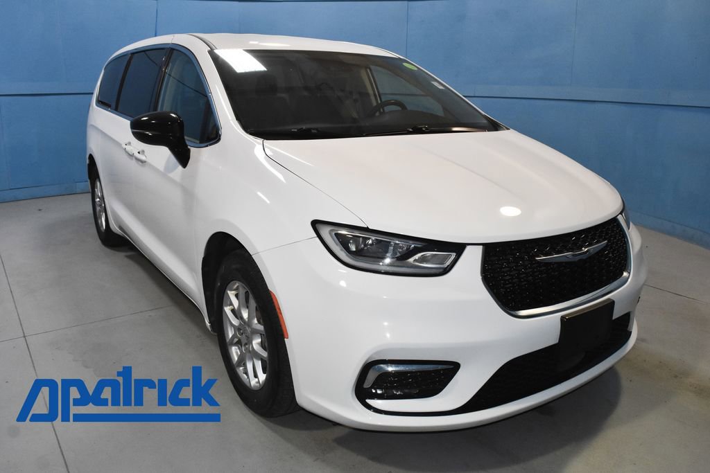 Used 2024 Chrysler Pacifica Touring-L image 1