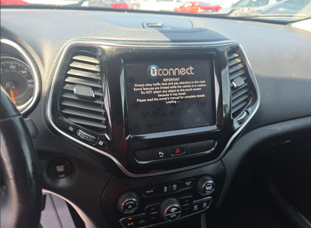 Used 2019 Jeep Cherokee Limited FWD image 7