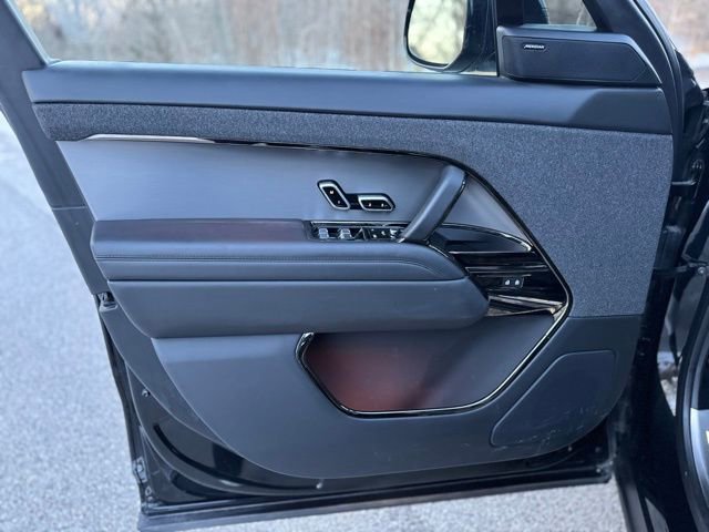 Used 2025 Land Rover Range Rover Sport SE image 9