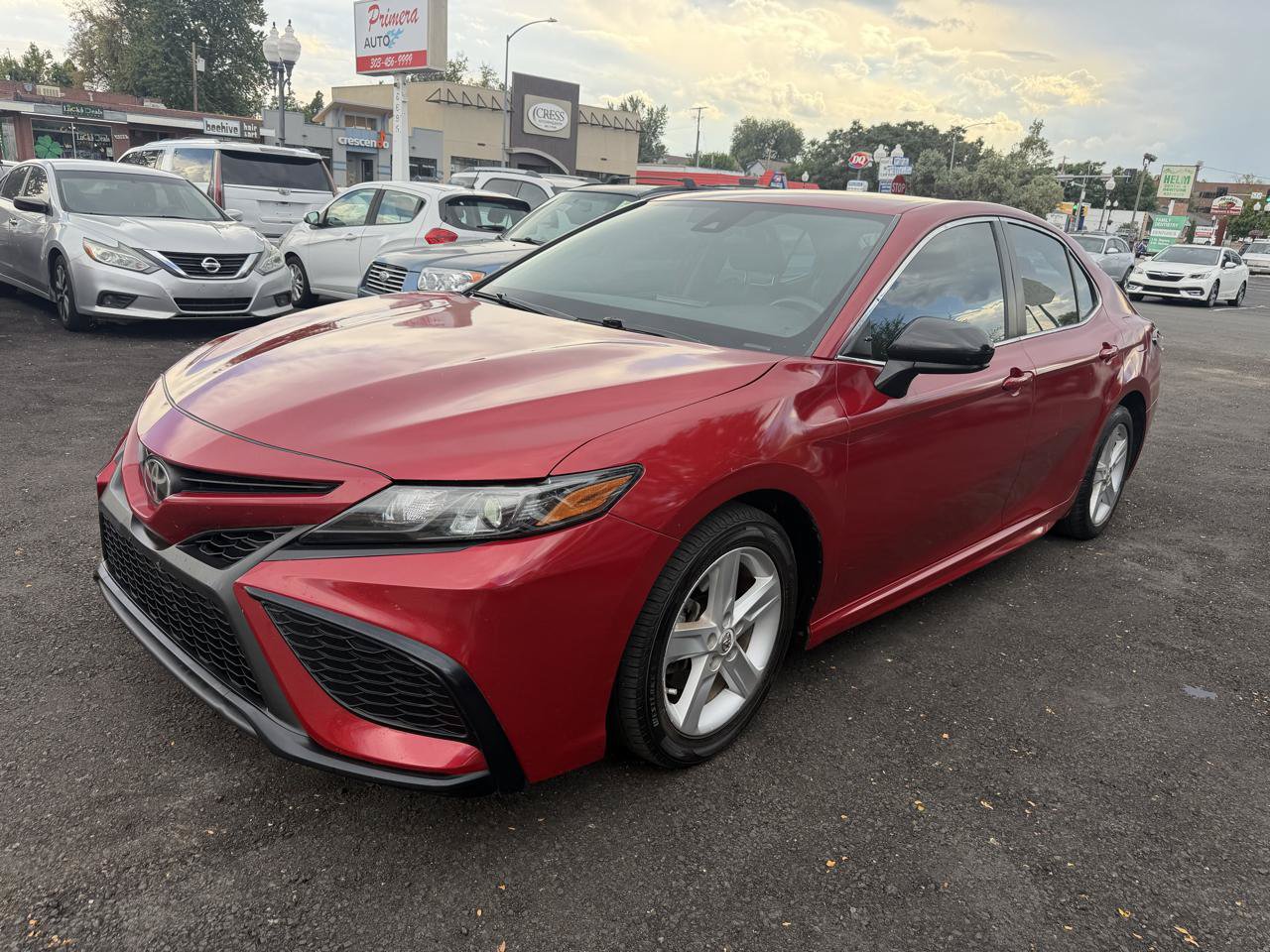 Used 2021 Toyota Camry SE FWD image 1