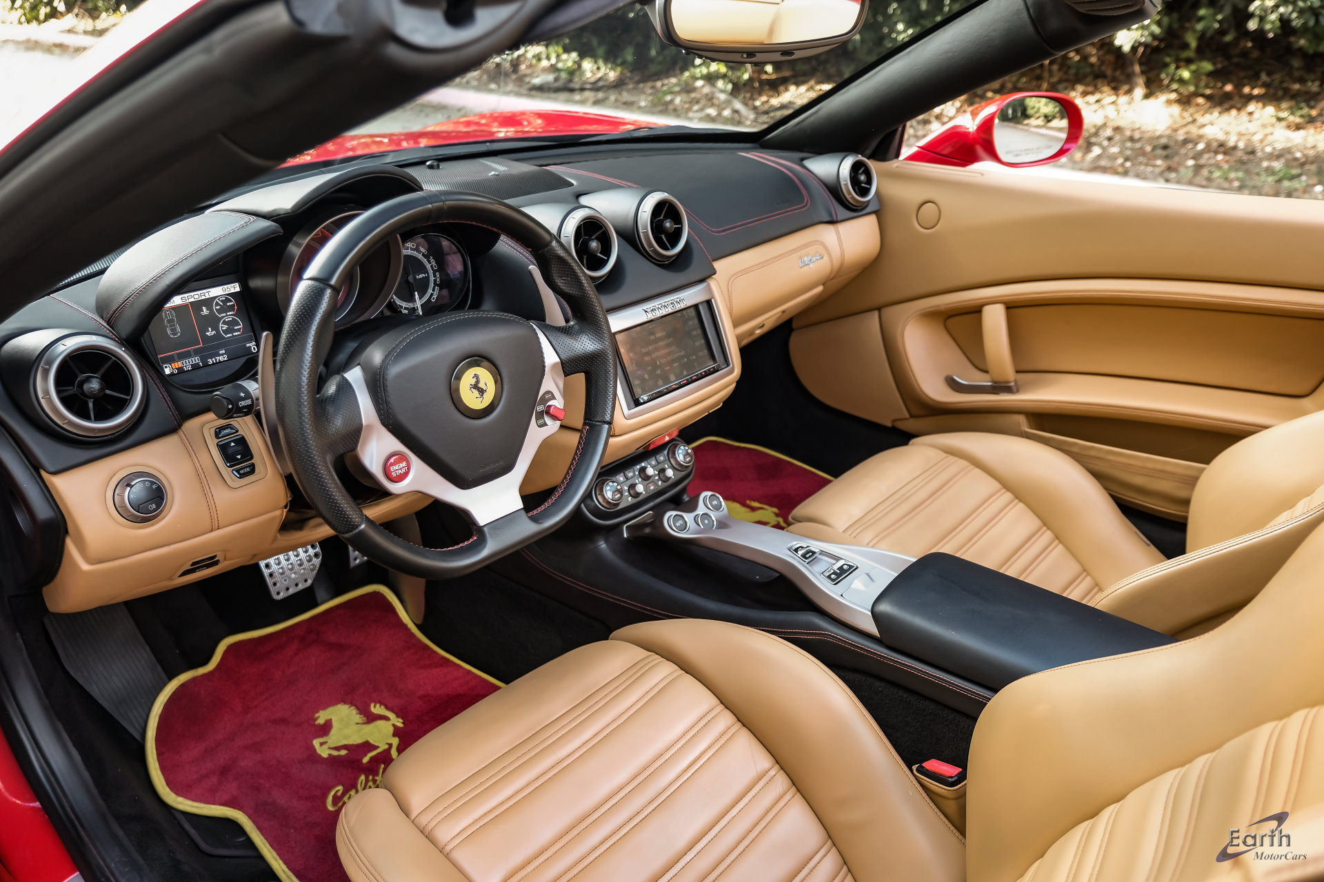 Used 2014 Ferrari California RWD image 3