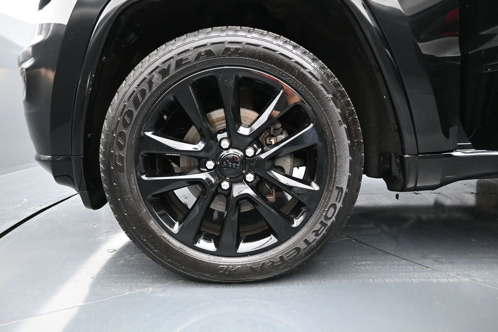 Used 2018 Jeep Grand Cherokee Altitude AWD/4WD image 29