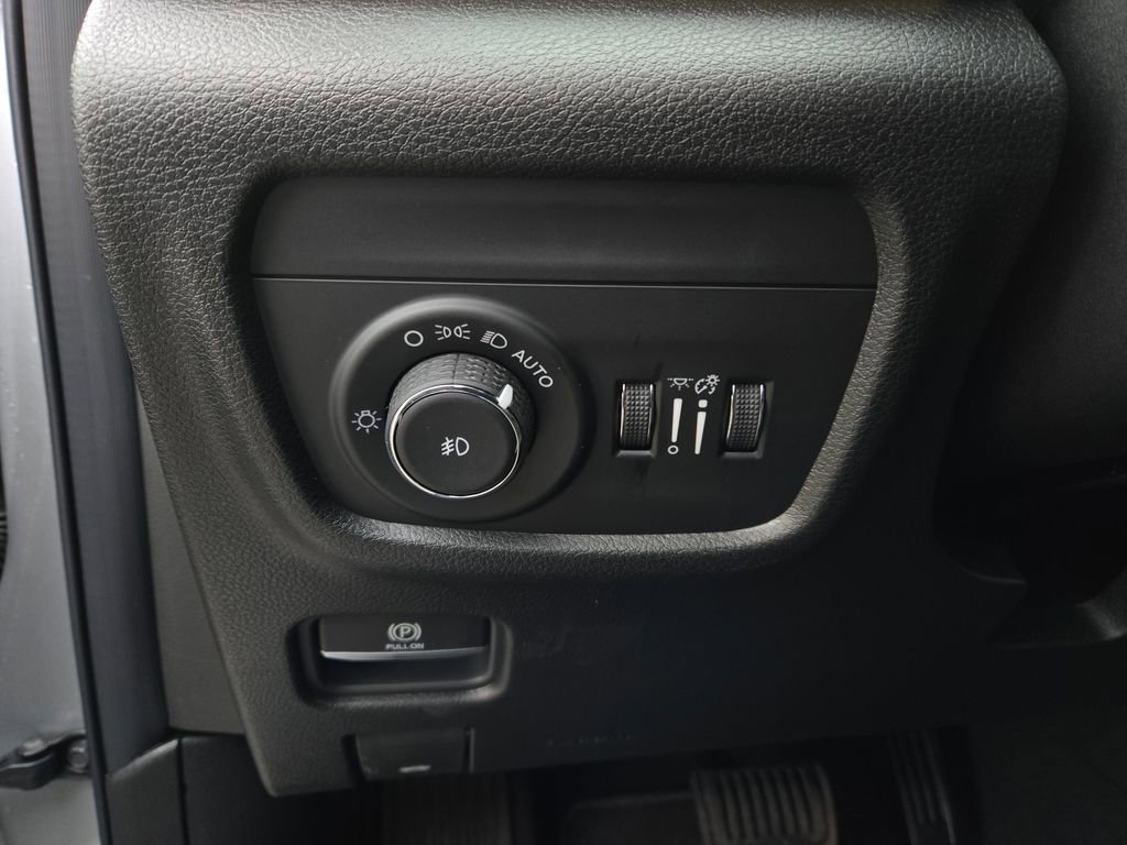 New 2025 Jeep Grand Cherokee Limited image 11