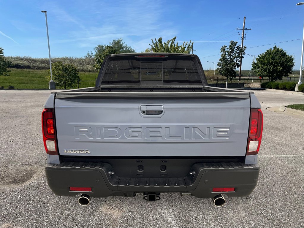 New 2026 Honda Ridgeline Black Edition image 4