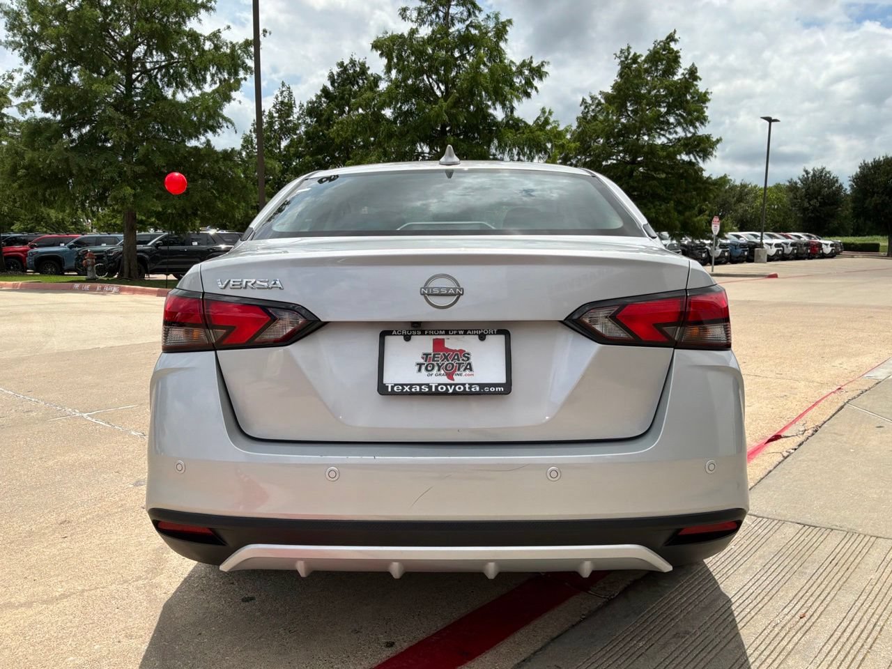 Used 2025 Nissan Versa SV FWD image 7