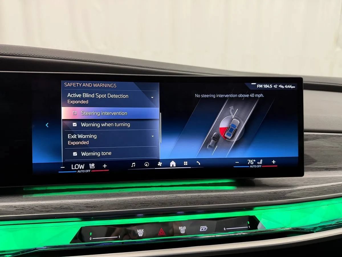 Used 2024 BMW 740i xDrive AWD/4WD image 22