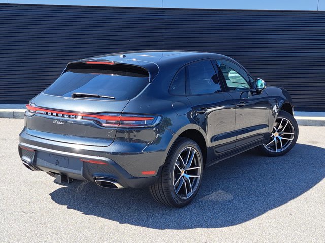 Used 2025 Porsche Macan AWD/4WD image 7