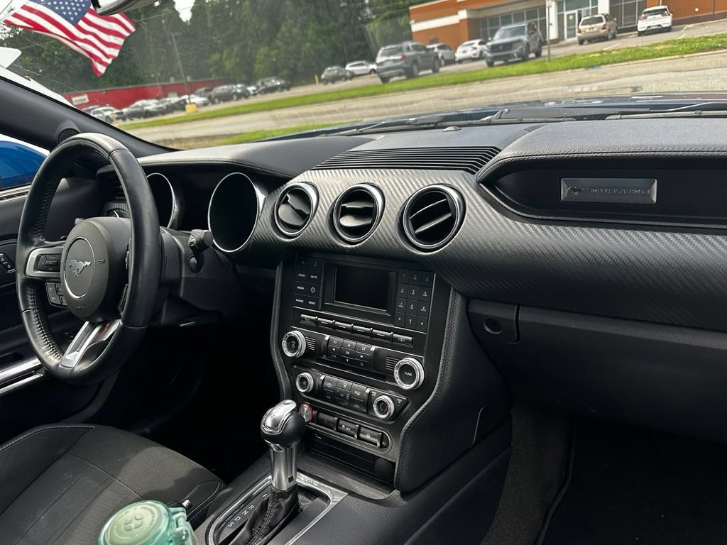 Used 2018 Ford Mustang Coupe RWD image 8