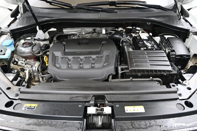 Used 2024 Volkswagen Tiguan SEL R-Line AWD/4WD image 9