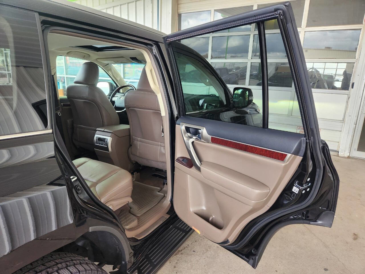 Used 2017 Lexus GX 460 Base AWD 4dr SUV image 17