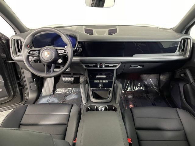 Used 2025 Porsche Cayenne image 41