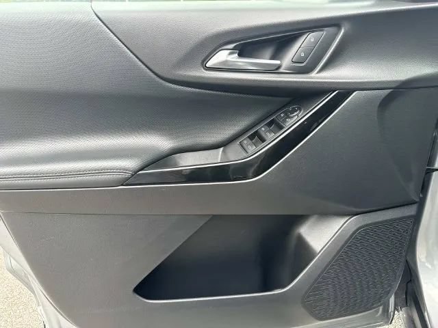 Used 2025 Chevrolet Equinox LT FWD image 26