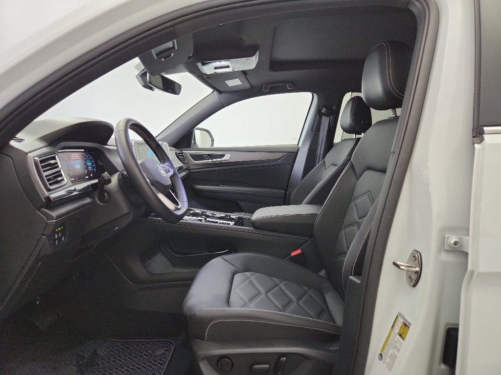 Certified 2025 Volkswagen Atlas Cross Sport SE FWD image 6