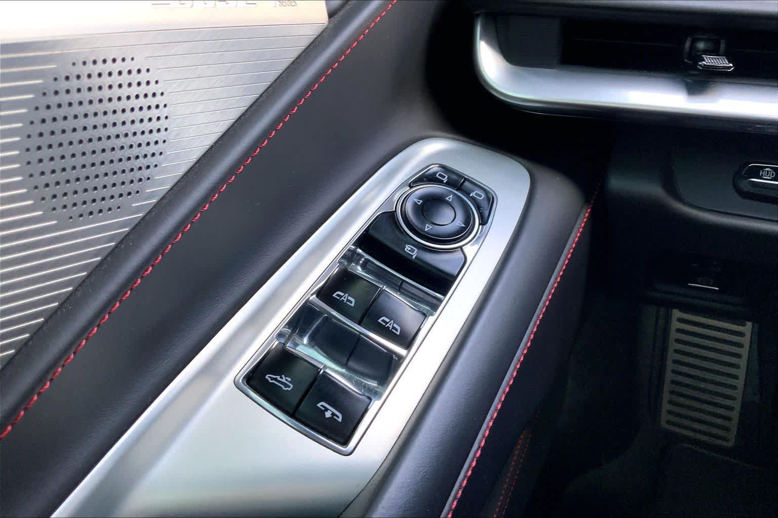 Used 2021 Chevrolet Corvette Stingray Premium Conv w/ Z51 Performance Package RWD image 29
