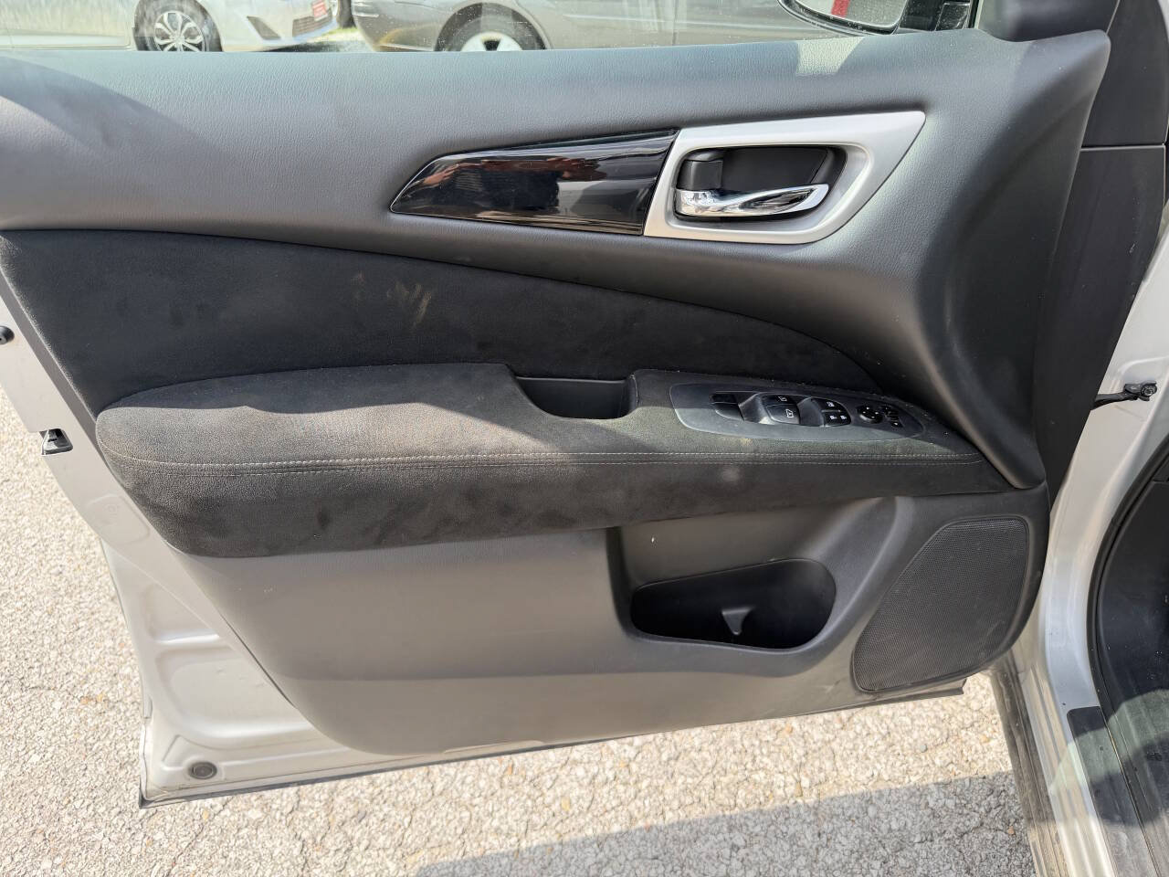 Used 2016 Nissan Pathfinder SV AWD/4WD image 13