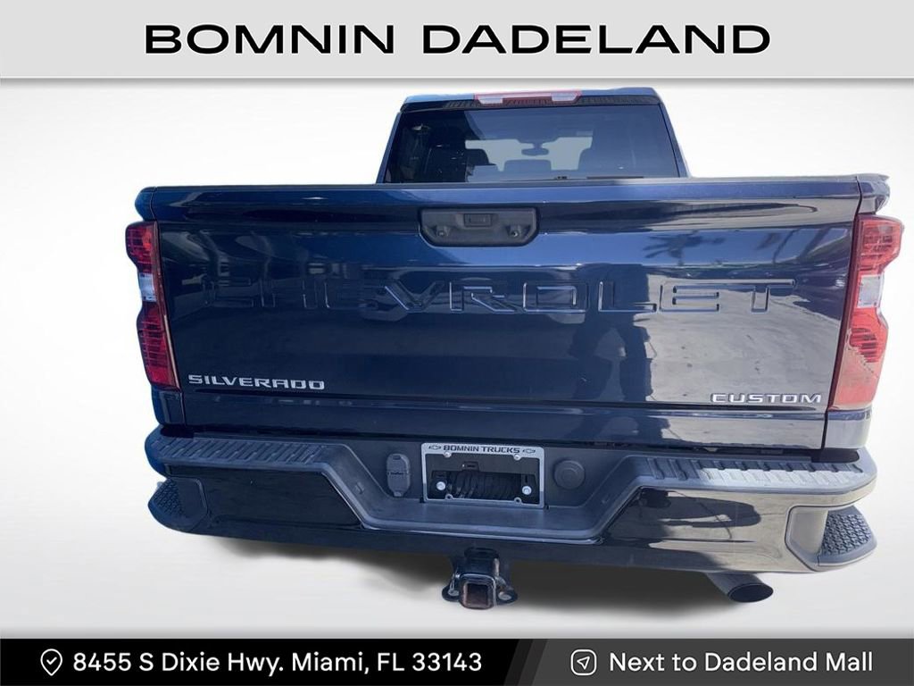 Used 2022 Chevrolet Silverado 2500 Custom w/ Custom Convenience Package AWD/4WD image 9