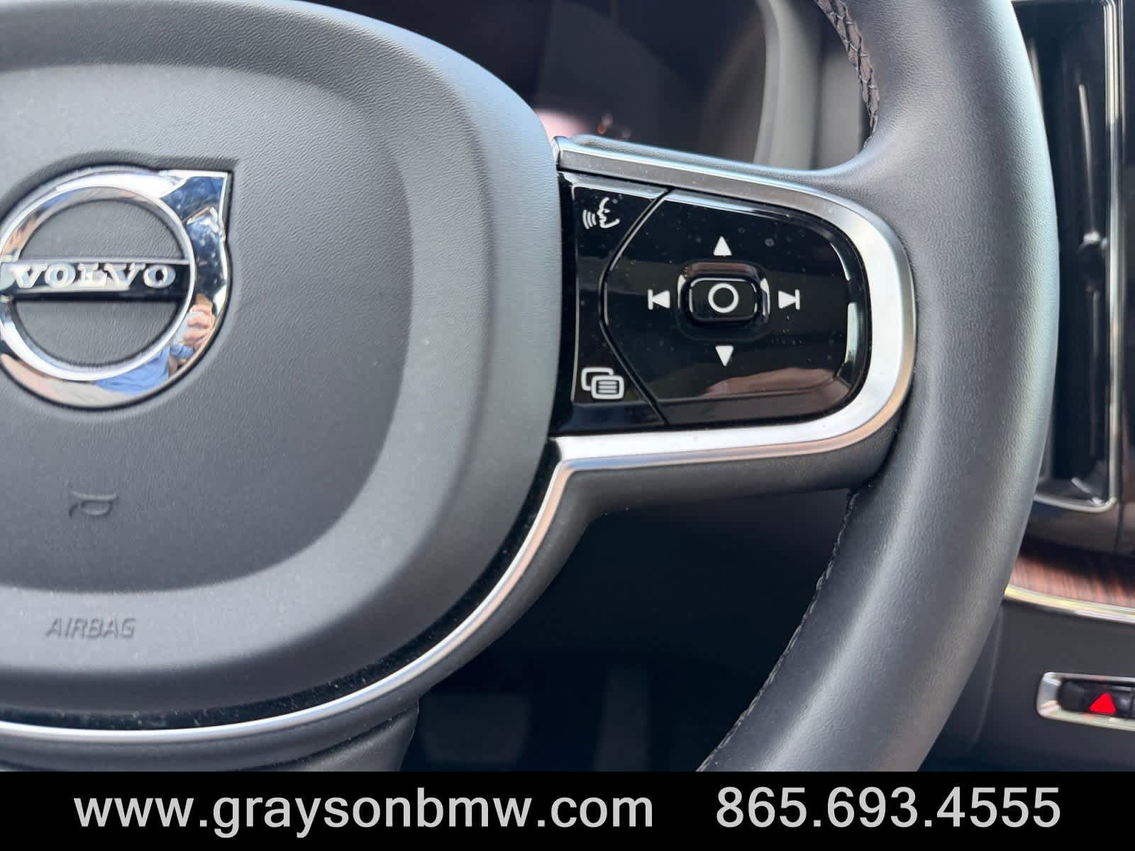 Used 2023 Volvo XC60 B5 Ultimate w/ Protection Package Premier FWD image 24