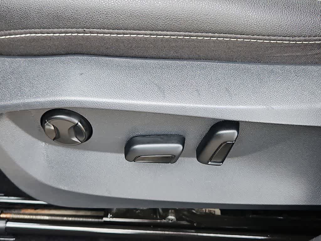 Used 2024 Volkswagen Taos SE FWD image 18