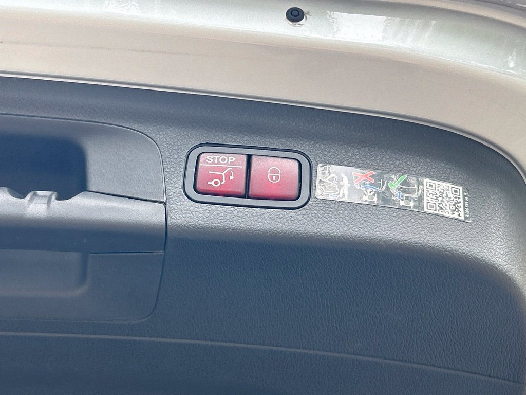 Used 2025 Mercedes-Benz GLE 350 4MATIC image 36