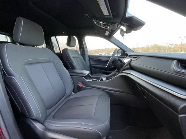 Used 2025 Jeep Grand Cherokee Laredo X AWD/4WD image 30