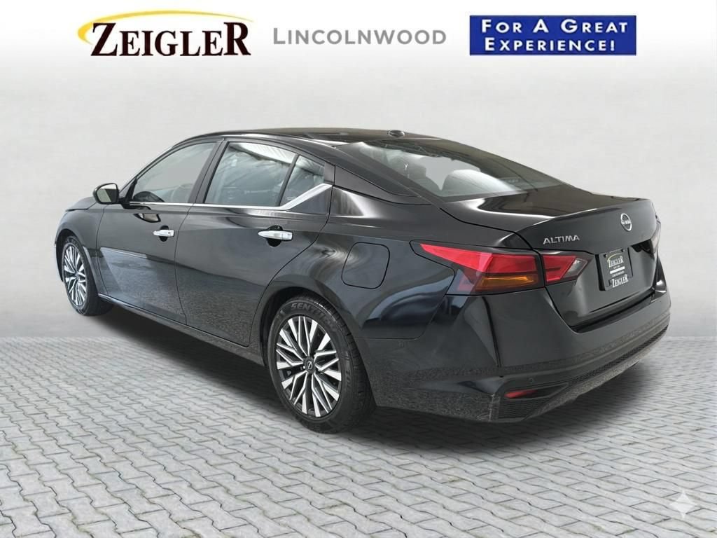 Used 2024 Nissan Altima 2.5 SV FWD image 4