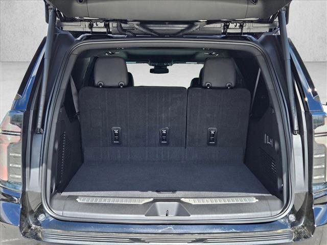 Used 2025 Chevrolet Suburban Z71 w/ Comfort Package image 6