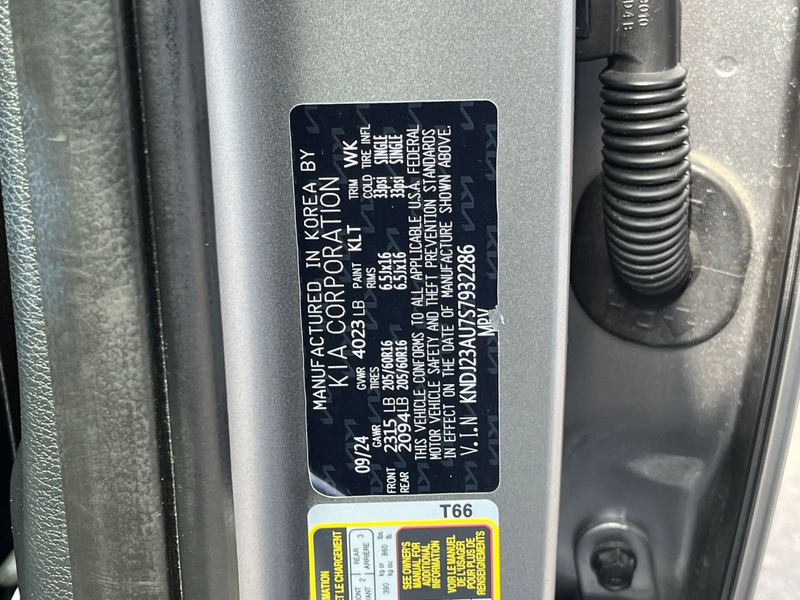 Used 2025 Kia Soul LX w/ LX Technology Package FWD image 24