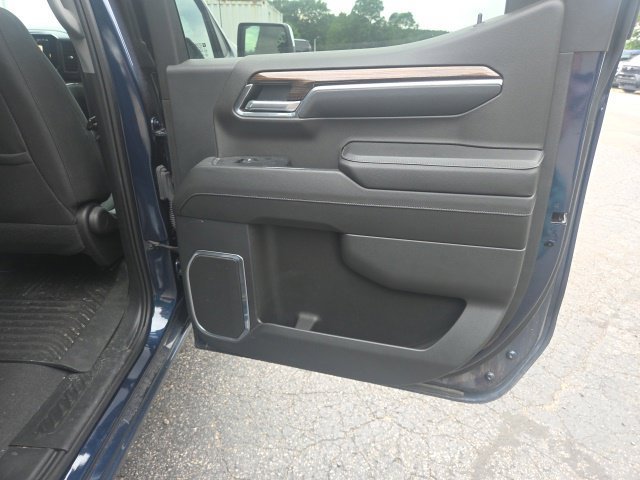 Used 2023 Chevrolet Silverado 1500 LT AWD/4WD image 33