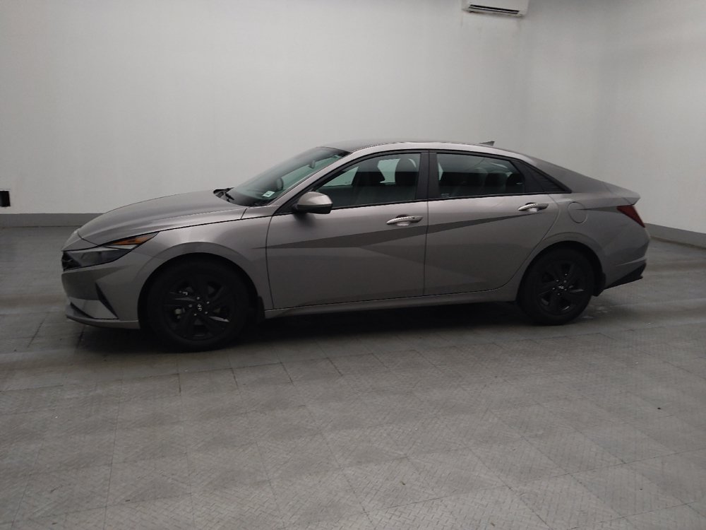 Used 2022 Hyundai Elantra SEL w/ Convenience Package FWD image 2