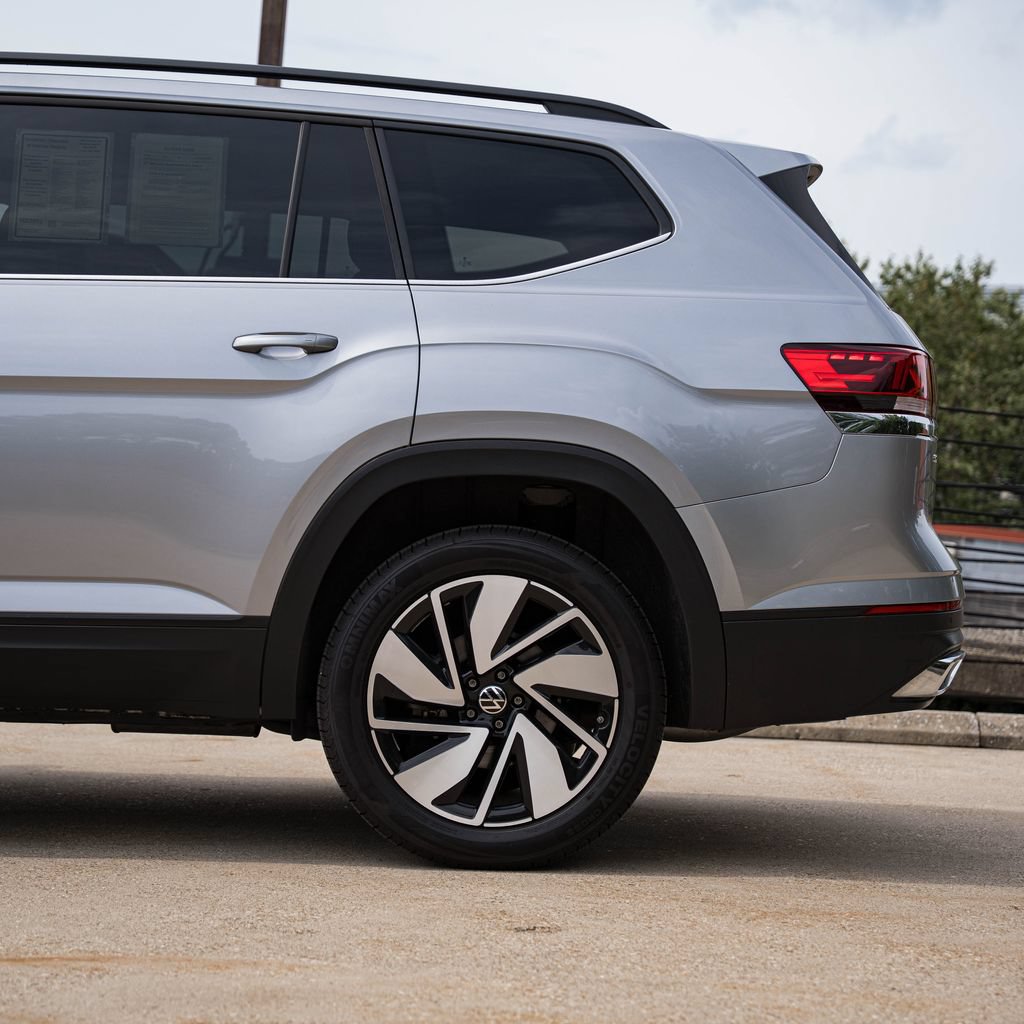Certified 2024 Volkswagen Atlas SE FWD image 4