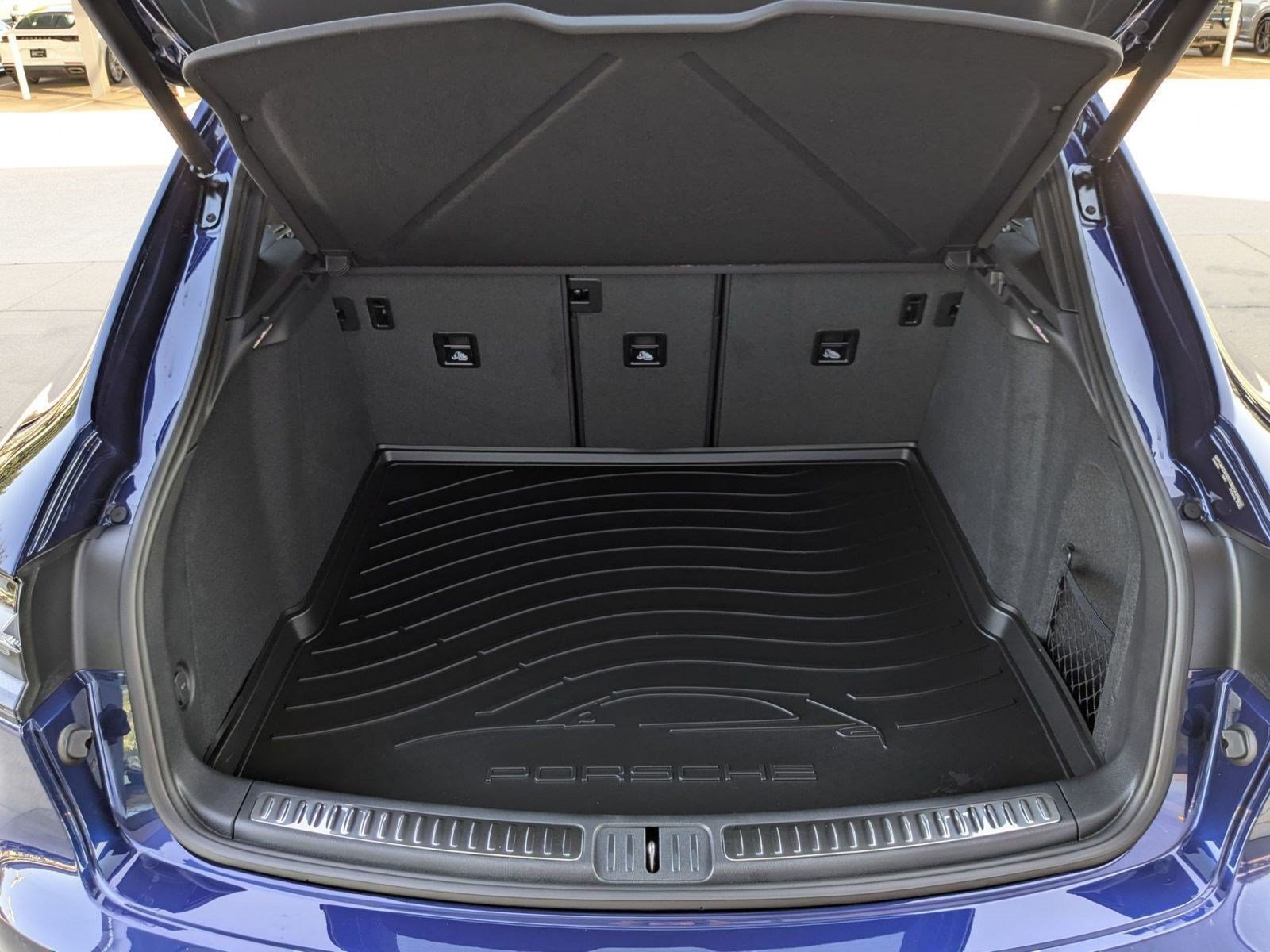 Certified 2026 Porsche Macan AWD/4WD image 23