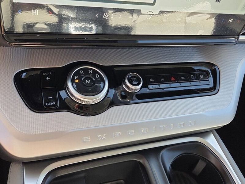 New 2026 Ford Expedition Active image 24