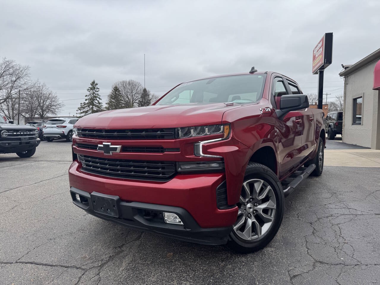 Used 2021 Chevrolet Silverado 1500 RST AWD/4WD image 2