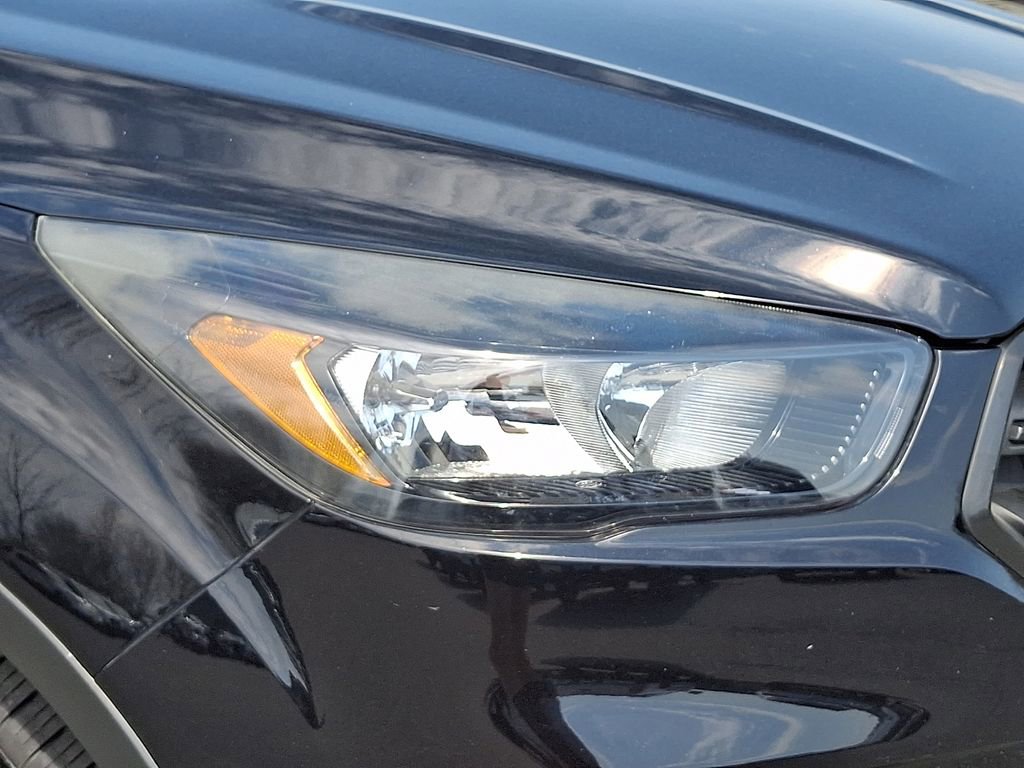 Used 2019 Ford Escape S image 9