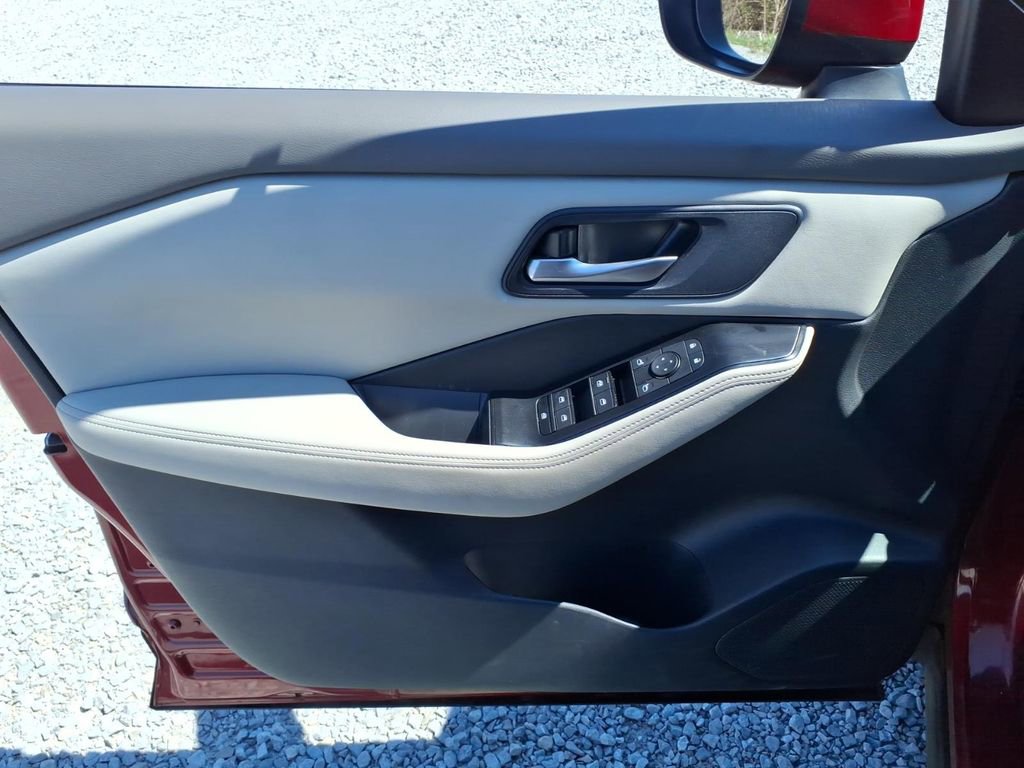 Used 2025 Nissan Rogue SV FWD image 22