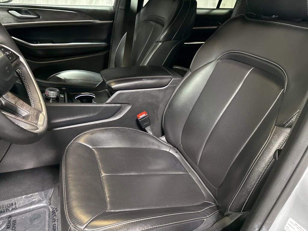 Used 2024 Jeep Grand Cherokee L Limited w/ Luxury Tech Group II image 24