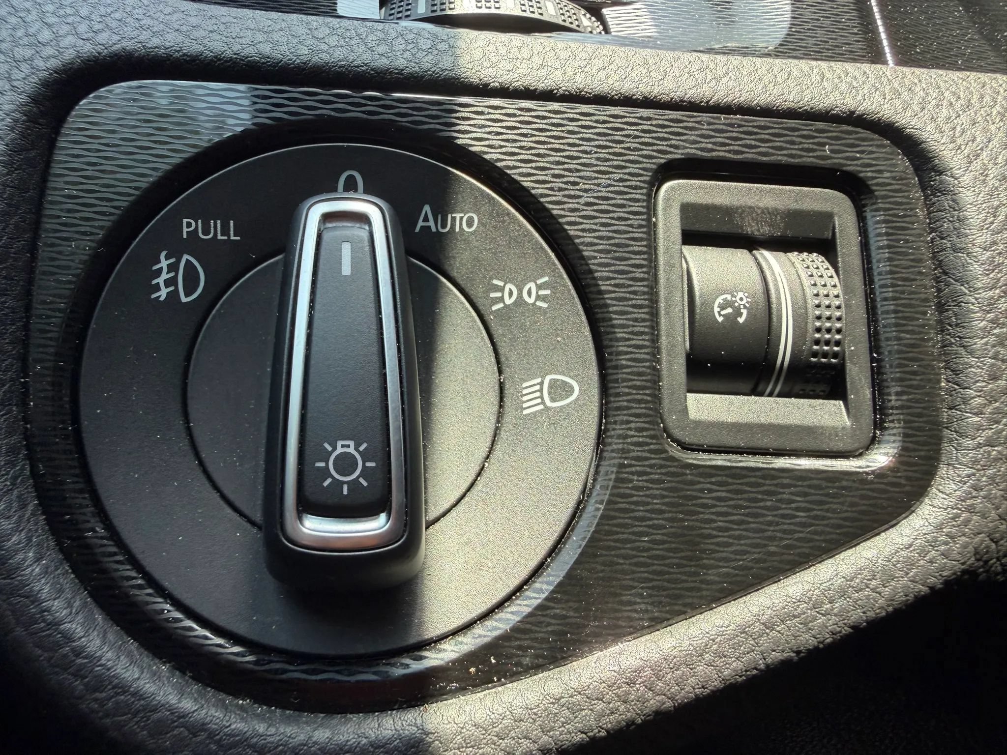 Used 2016 Volkswagen GTI Autobahn w/ Lighting Package (SEL) FWD image 21