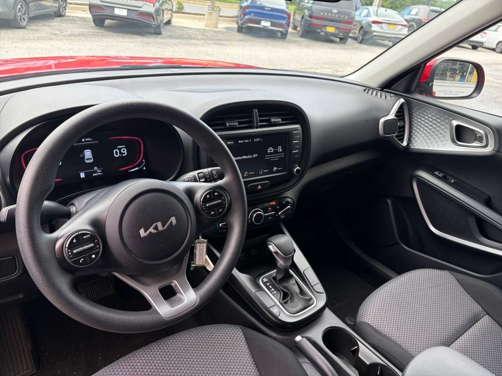 Used 2025 Kia Soul LX w/ LX Technology Package FWD image 30