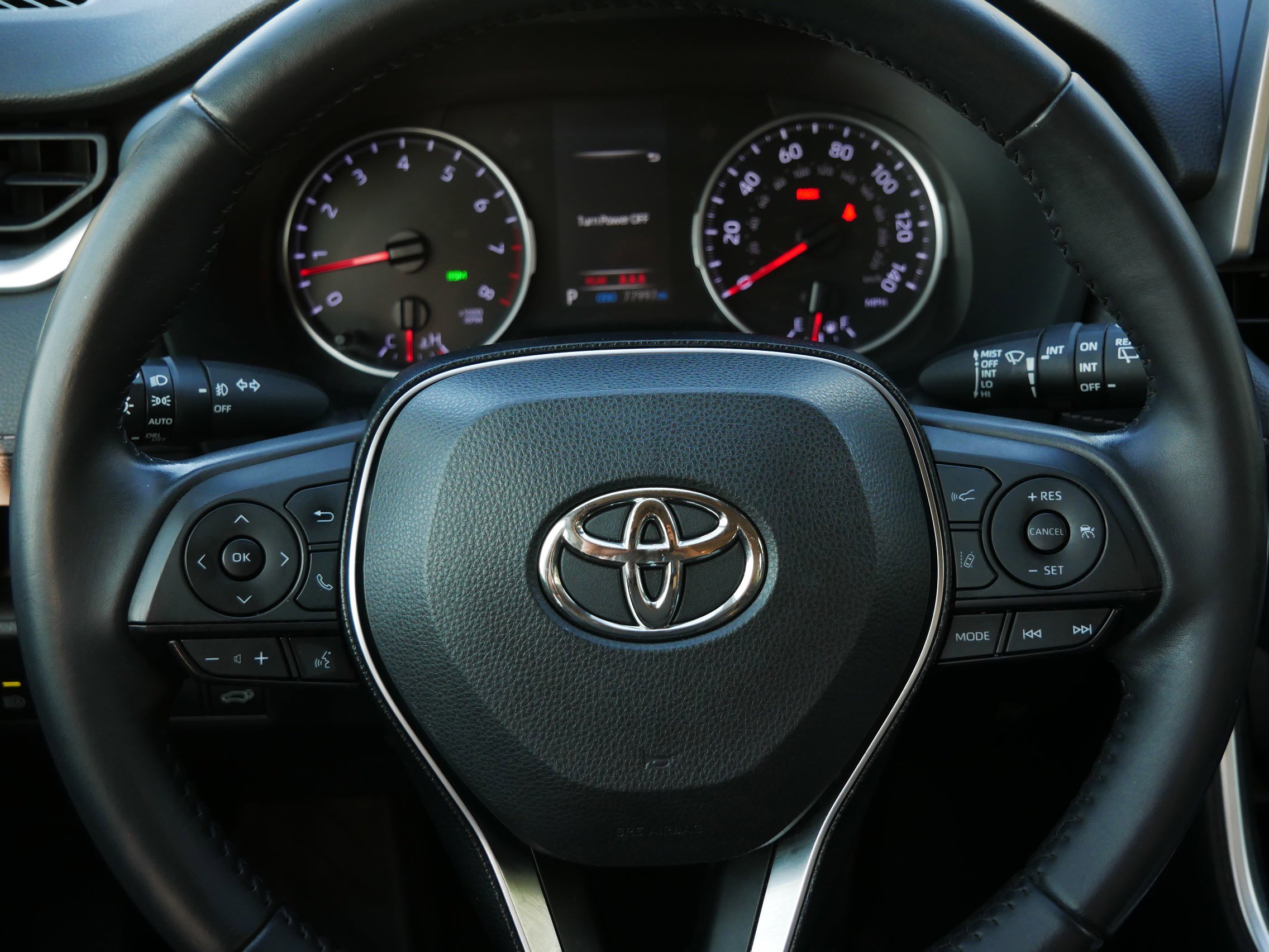 Used 2020 Toyota RAV4 XLE Premium image 12