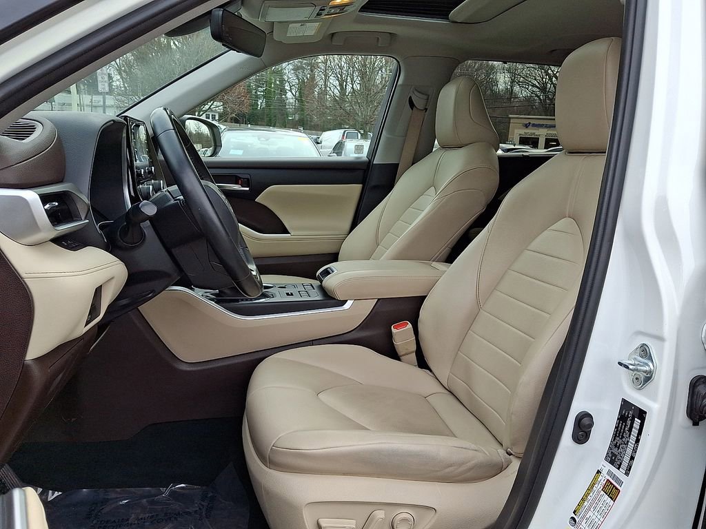 Used 2021 Toyota Highlander XLE image 15