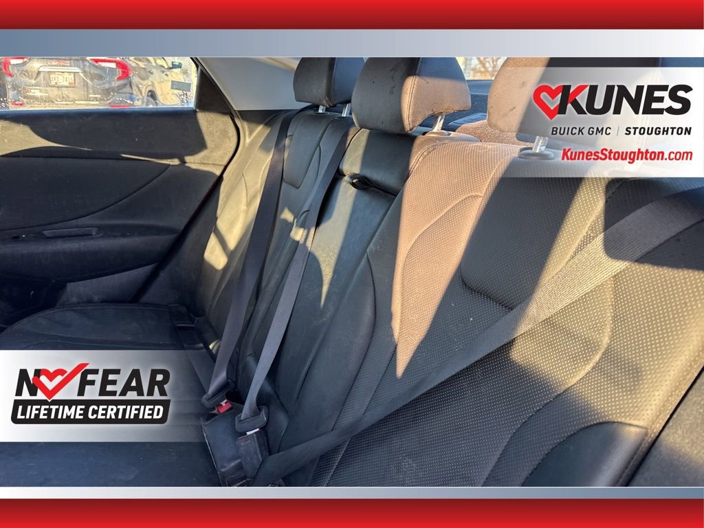 Used 2023 Hyundai Elantra Limited image 35