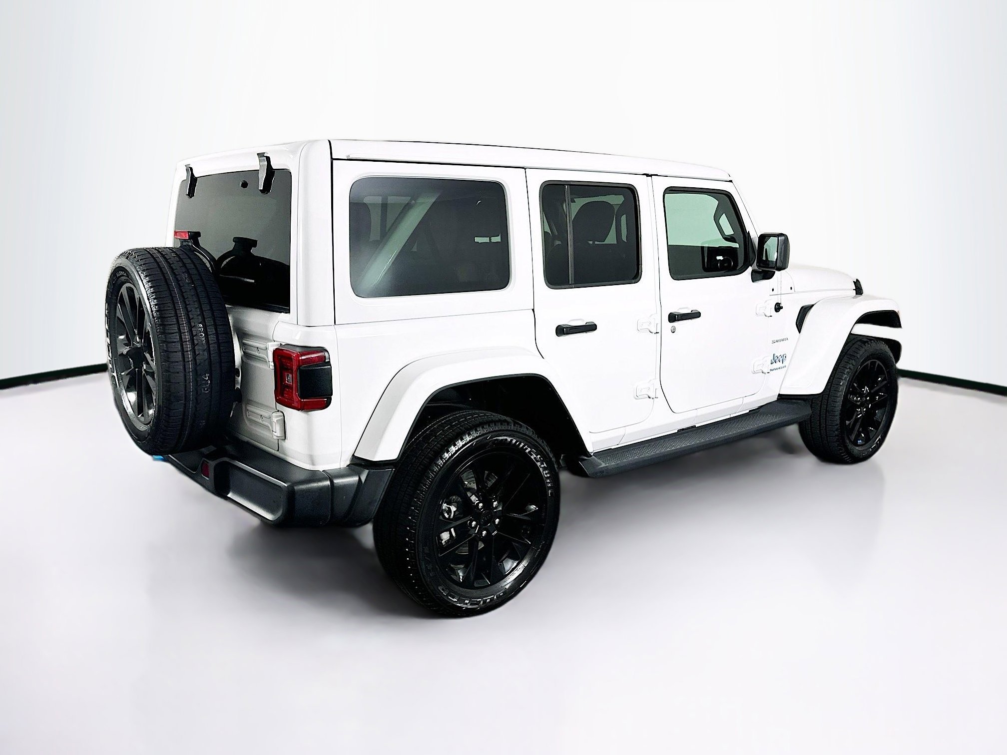 Used 2023 Jeep Wrangler Sahara w/ Cold Weather Group image 9