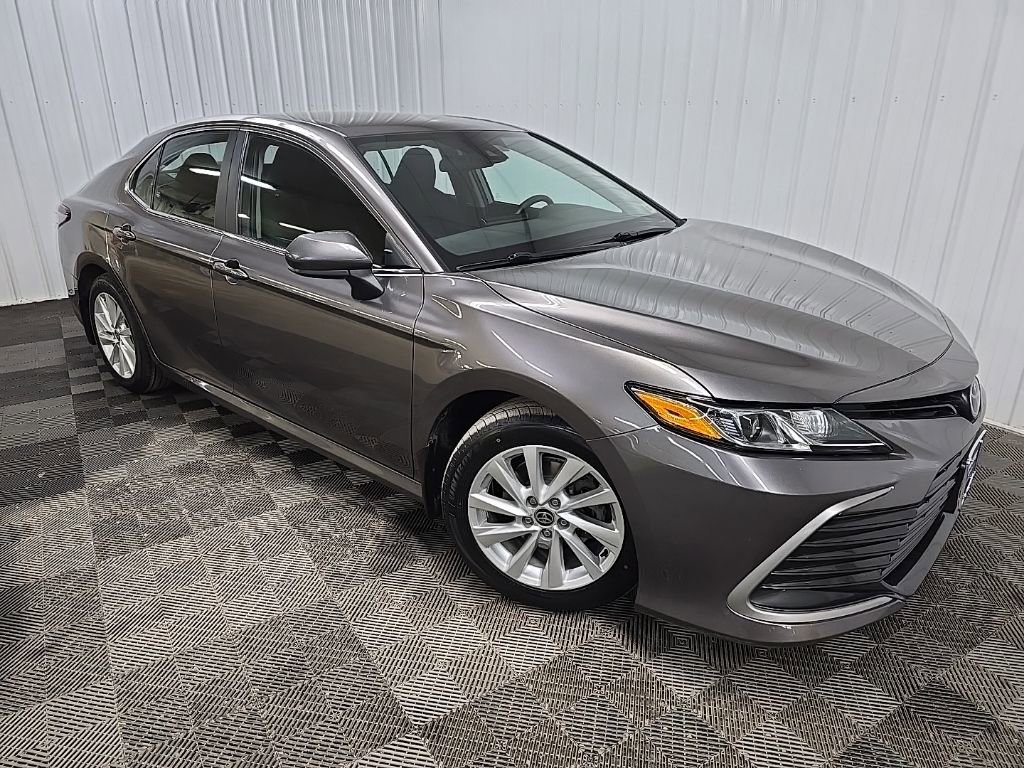 Used 2023 Toyota Camry LE image 7
