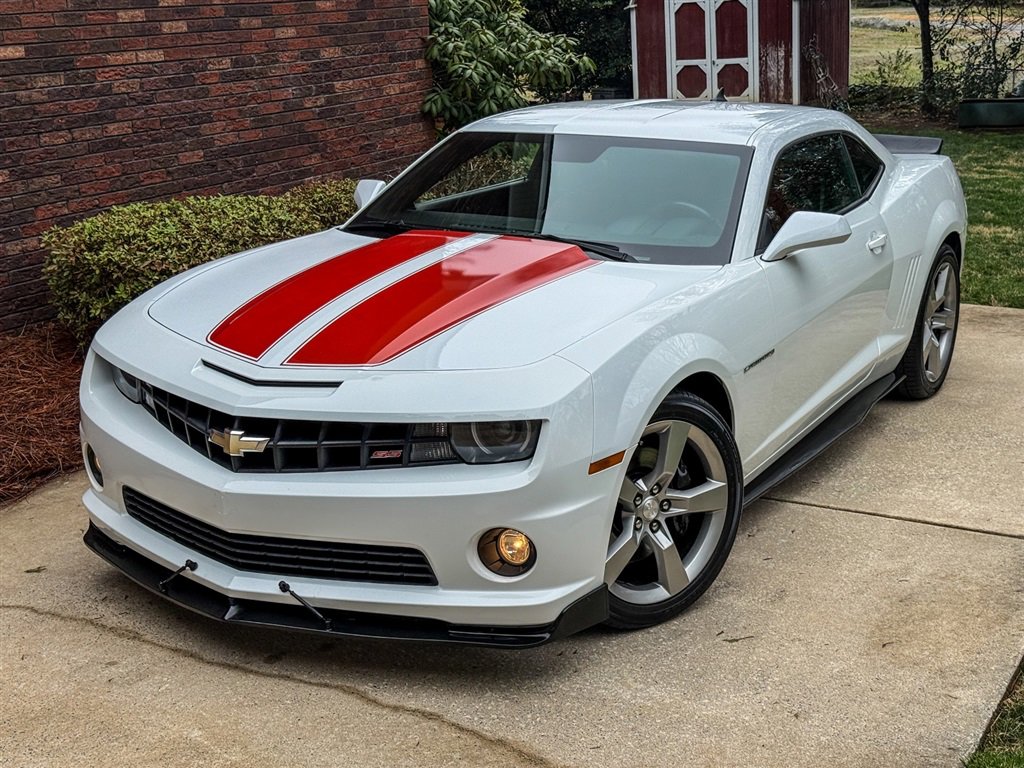 Used 2010 Chevrolet Camaro SS w/ RS Package RWD image 7