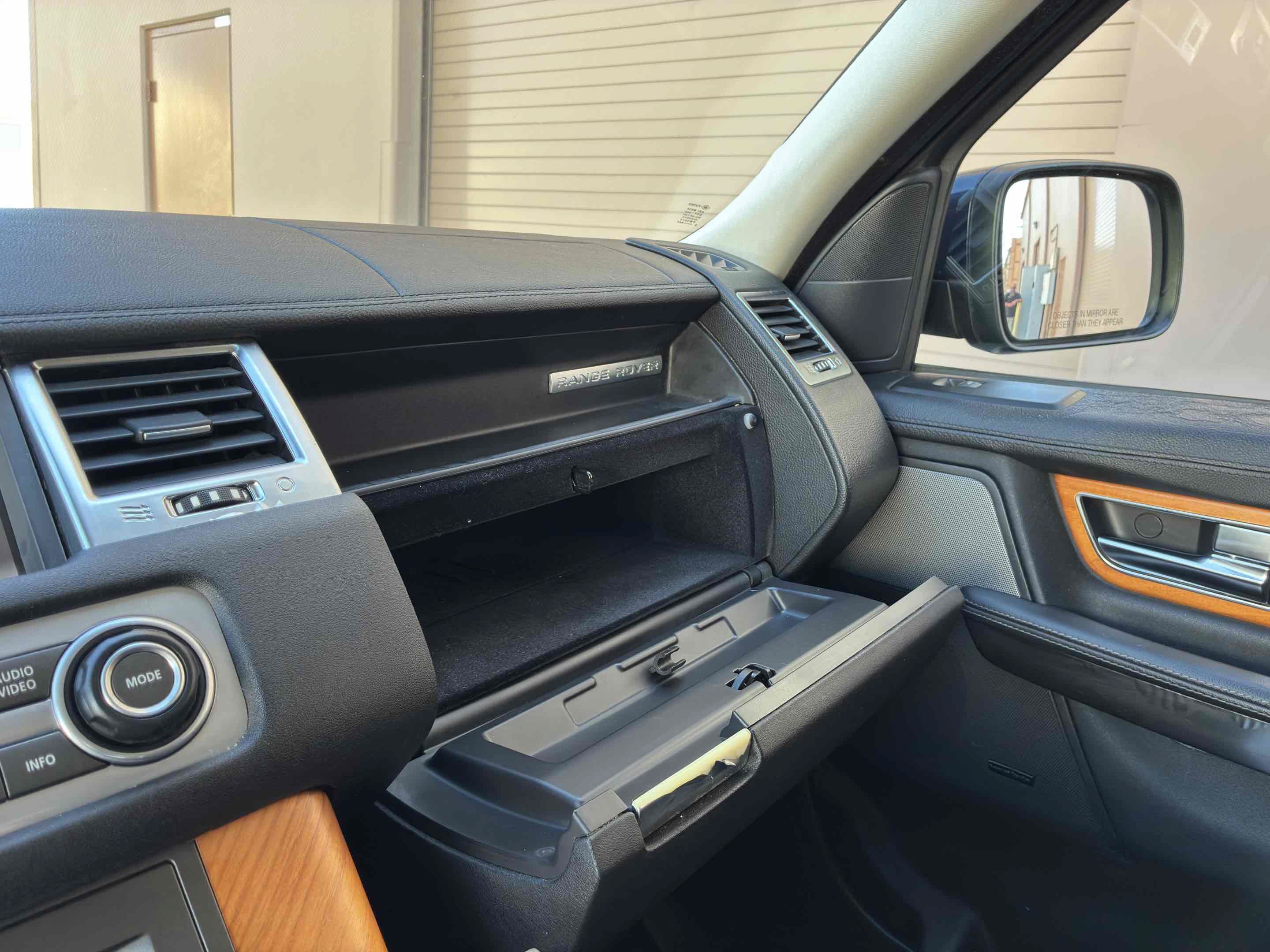 Used 2011 Land Rover Range Rover Sport HSE AWD/4WD image 30