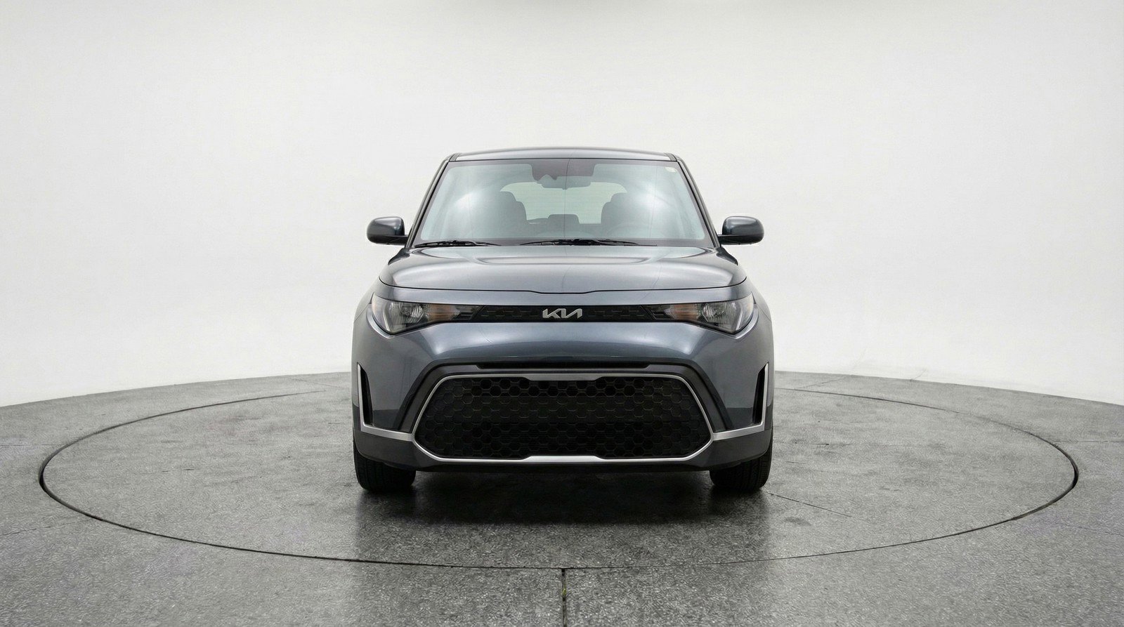Used 2025 Kia Soul LX w/ LX Technology Package FWD image 2