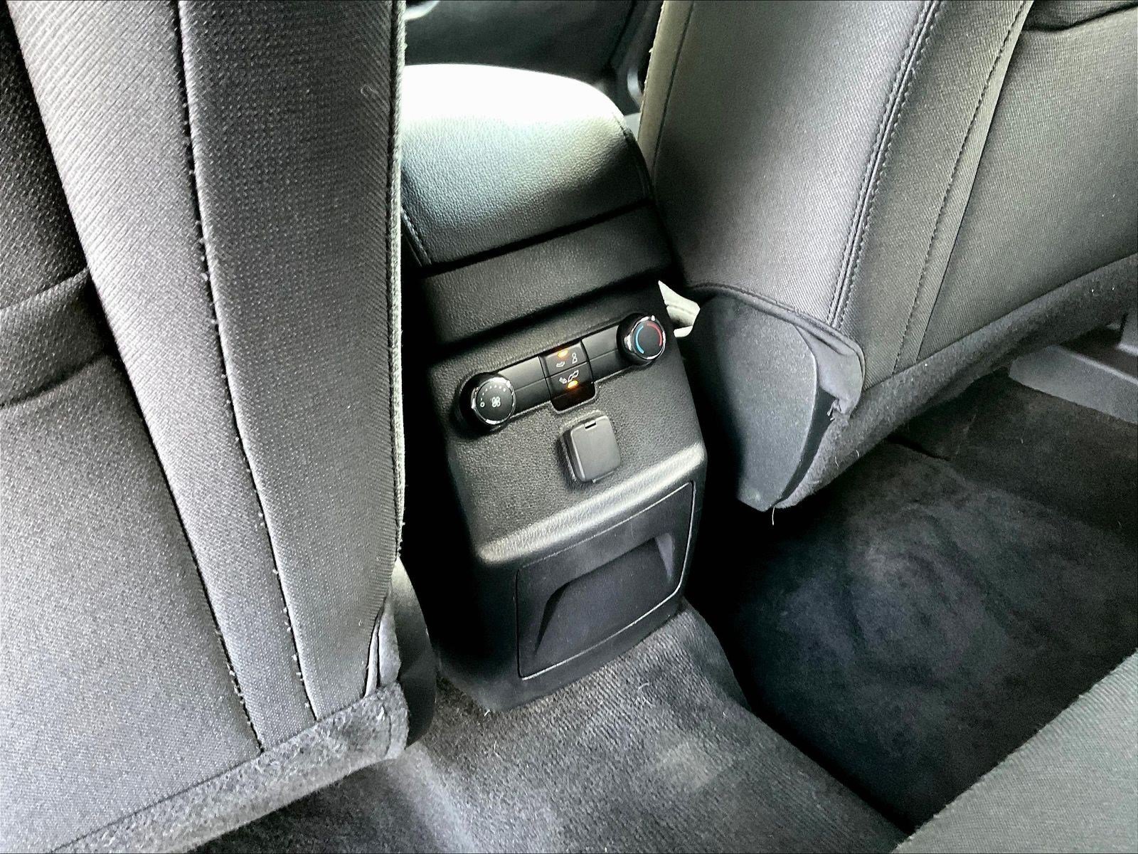 Used 2018 Ford Explorer XLT AWD/4WD image 10